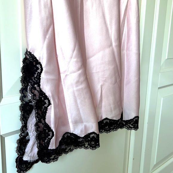 VICTORIA’S SECRET. XS Light Pink with Black Trim. Good condition. - Picture 4 of 6